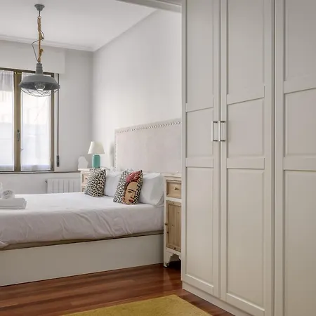 Aston Centrico Y Comodo *